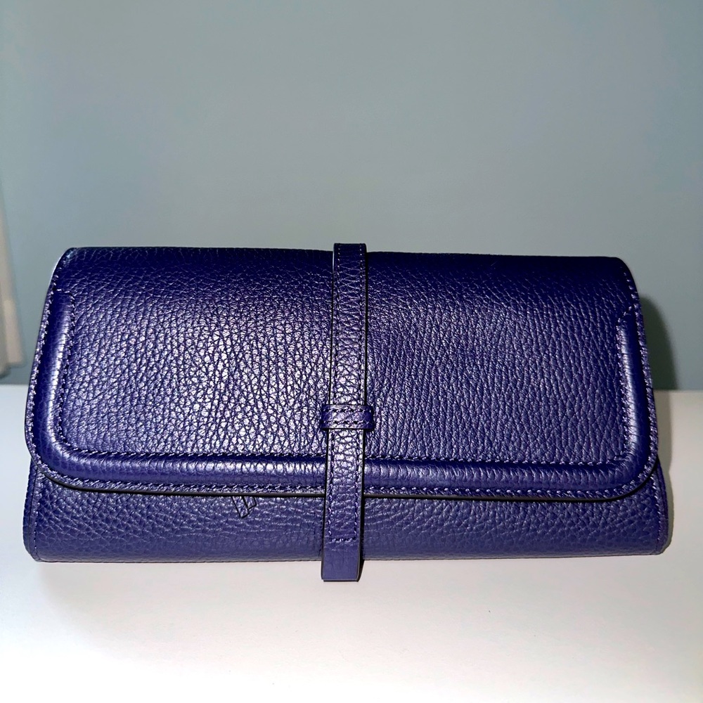Annabel Ingall 'Charlotte Clutch' in Navy. Italian leather high quality.